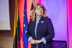 Socialdemokratų suvažiavime – V. Blinkevičiūtės kritikos pliūpsnis valdantiesiems ir atsiprašymas dėl „čekiukų“ skandalo