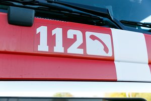 Garliavoje užsidegė namas – gesinti gaisro buvo pasiųstos gausios ugniagesių pajėgos