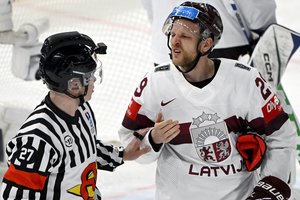 Dukart prieš Kanadą pirmavę Latvijos ledo ritulininkai apmaudžiai krito pasaulio čempionato pusfinalyje