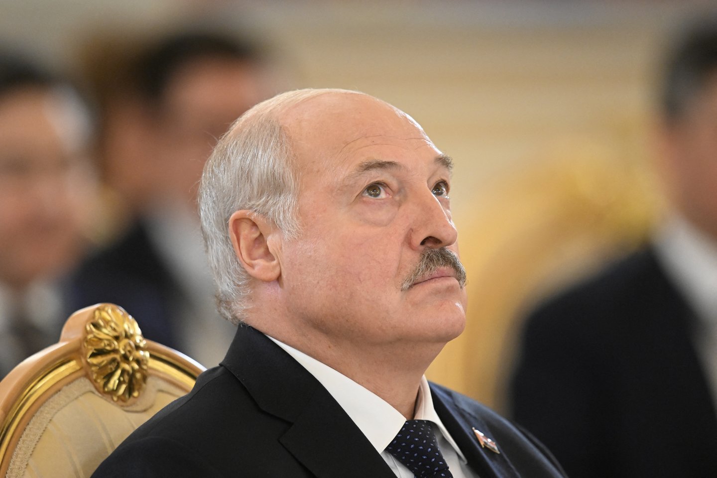 ​Po susitikimo su Rusijos diktatoriumi Vladimiru Putinu savavališkai pasiskelbęs Baltarusijos prezidentas Aliaksandras Lukašenka kritinės būklės paguldytas į ligoninę. Tai pareiškė Baltarusijos opozicionierius Valerijus Cepkalo.<br>Reuters/Scanpix nuotr.