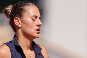 Prancūzų publika „sužibo“: nušvilpė baltarusei rankos nespaudusią Ukrainos tenisininkę