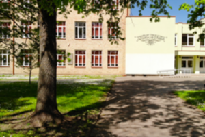 Joniškio „Aušros“ gimnazija pelnytai vadinama šiaurės Lietuvos švietėjišku ir kultūros židiniu