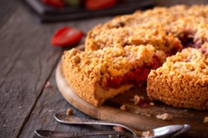 Austriškas trupininis pyragas, vertas vietos ir ant imperatorių stalo