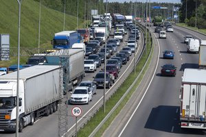 Skelbiama apie laikinus eismo pokyčius sostinės Laisvės prospekte