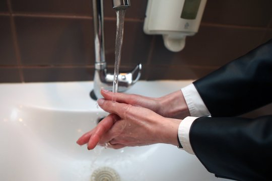 Panevėžiečiams karštas vanduo kainuos 6,38 euro.