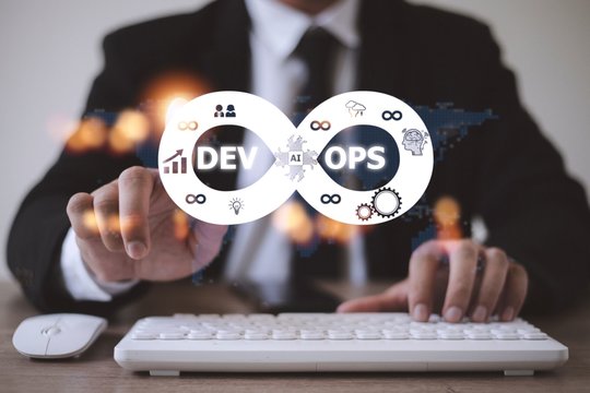  Pastaraisiais metais DevOps (apjungia programinės įrangos kūrimą ir IT operacijas) praktikų naudojimas itin sparčiai išpopuliarėjo. 