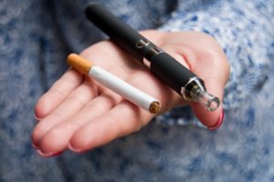 Tiesa ar melas? El. cigaretės kenkia mažiau nei tradiciniai tabako gaminiai