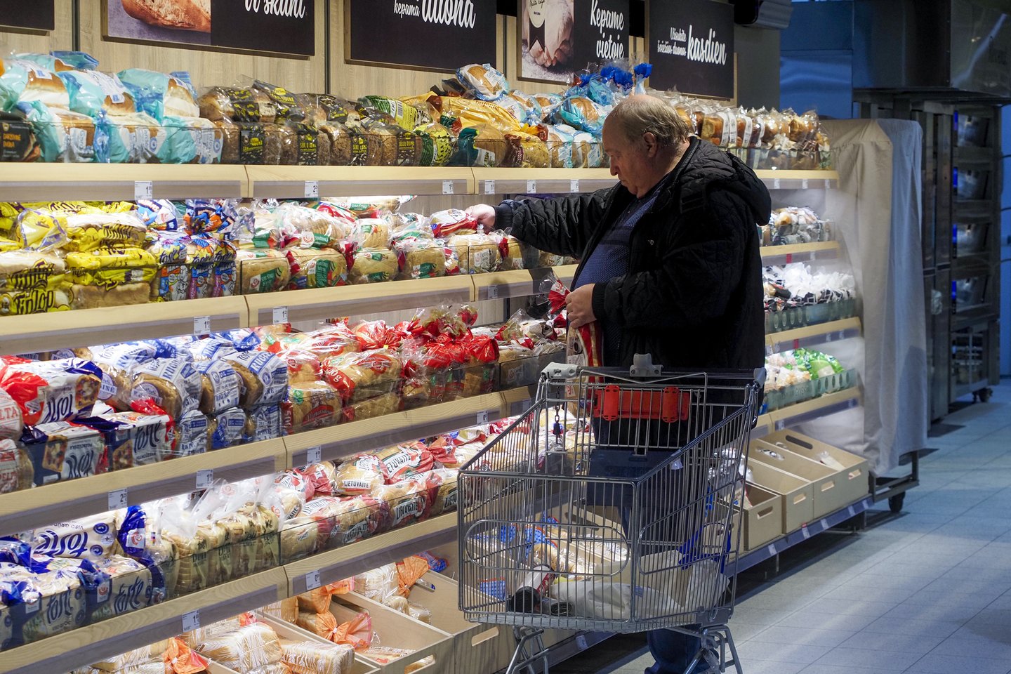 Pigiausių maisto produktų vidutinis krepšelis Lietuvos prekybos centruose gegužę pigo 3 proc. (2,38 euro).<br>V.Ščiavinsko nuotr.