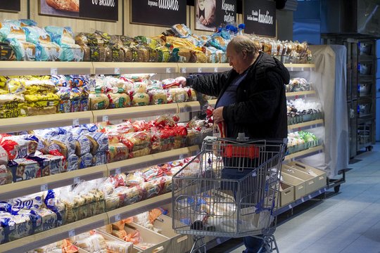 Pigiausių maisto produktų vidutinis krepšelis Lietuvos prekybos centruose gegužę pigo 3 proc. (2,38 euro).