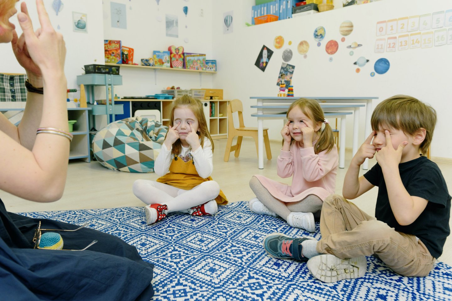Programa „Antras žingsnis darželiams“ – kasdienės interaktyvios pamokėlės, kurių metu 4–6 metų vaikai atlieka jų amžiui pritaikytas, įtraukiančias ir lengvai suprantamas užduotis, padeda pasiekti akivaizdžių rezultatų.<br>Pranešimo spaudai nuotr.