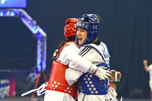 Kelią pasaulio tekvondo čempionato medalio link lietuvei K. Tvaronavičiūtei užtvėrė Korėjos kovotoja