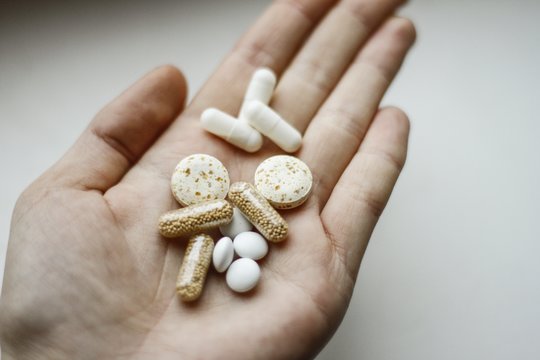 Teismui perduota byla dėl vaistų receptų klastojimo ir disponavimo psichotropinėmis medžiagomis.