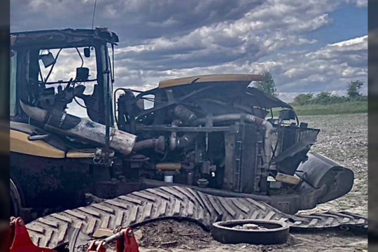  2022 gegužė: netoli Makarovo esančiame Andriyivkos kaime traktorininkas išvažiavo į lauko darbus ir užvažiavo ant okupantų paliktos prieštankinės minos.