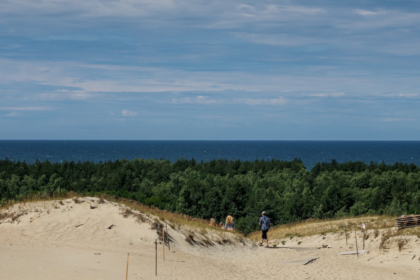 Gamtos perlais bei įspūdingais miškais garsėjanti Lietuva susilaukė ir dar vieno įvertinimo – žiniasklaidos gigantas CNN paskelbė 20 geriausių nudistų paplūdimių sąrašą, o į jį pateko ir Nidos nudistų pliažas.<br>V.Ščiavinsko nuotr.