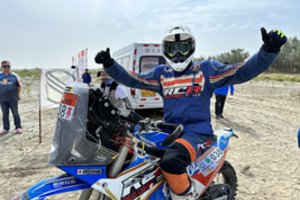 Sudėtingiausia diena Taklamakano dykumoje: A. Gelažninko lėkimą sustabdė kolegos avarija