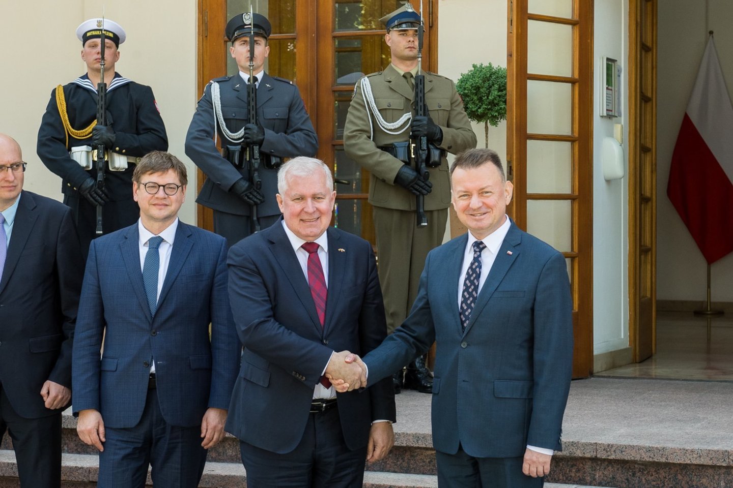  ​Krašto apsaugos ministras Arvydas Anušauskas lankosi Varšuvoje, kur antradienį susitiko su Lenkijos krašto apsaugos ministru Mariuszu Błaszczaku. <br> KAM nuotr.