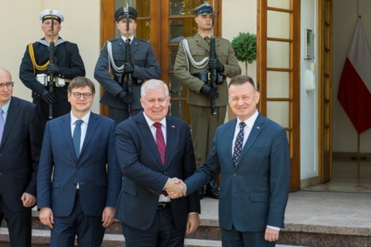  ​Krašto apsaugos ministras Arvydas Anušauskas lankosi Varšuvoje, kur antradienį susitiko su Lenkijos krašto apsaugos ministru Mariuszu Błaszczaku. 