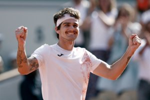 Staigmena Paryžiuje: R. Berankio skriaudikas nušlavė antrąją „Roland Garros“ turnyro raketę D. Medvedevą