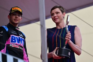 Monako kunigaikštienė Charlene ryžosi išvaizdos pokyčiams