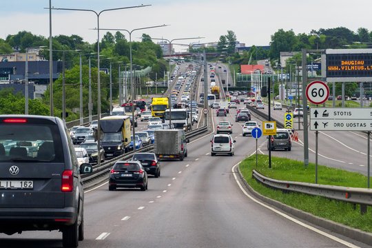 Nuo rytojaus – pokyčiai Lietuvos automobiliuose: nepaklususiems gresia baudos.