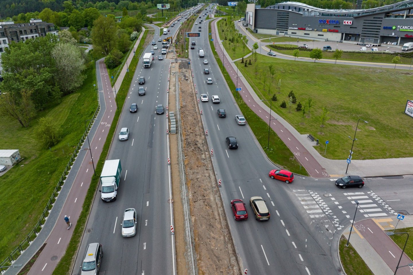 Vilniaus miesto savivaldybė praneša, kad trečiadienį pradeda Ozo gatvės asfaltavimo darbus, kurie tęsis keletą dienų.<br>„Grindos“ nuotr.