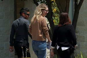 „Theranos“ įkūrėja E. Holmes pradėjo atlikti 11 metų laisvės atėmimo bausmę