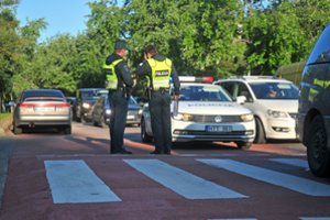 Ukmergėje „Ford“ automobilis partrenkė moterį su mažamečiu: vaikas atsidūrė ligoninėje