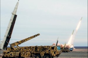 Iranas teigia sukūręs įspūdingą raketą, galingesnę už rusišką „Kinžal“ – ar verta sunerimti?