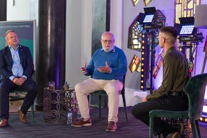 Tamsiosios ir šviesiosios mūsų pusės: atvirai apie emocinę sveikatą ir savižudybių prevenciją