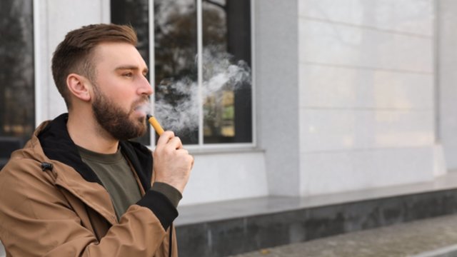 Rūkymas tampa lietuvių tradicija: pavojų neįvertinę jaunuoliai dažnai sulaukia blogiausio