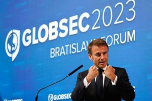 Prancūzijos prezidentas E. Macronas: V. Putinas pažadino NATO