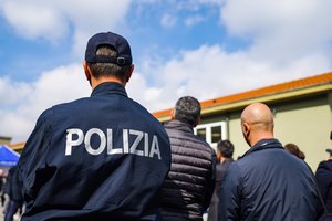 Vengrija dėl perpildytų kalėjimų paleido 777 užsieniečius, nuteistus už prekybą žmonėmis