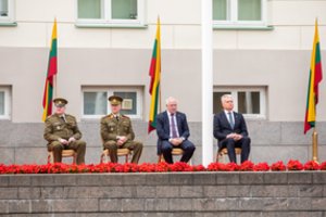 Kalbėdamas apie ateitį poste A. Anušauskas dairosi ir į G. Nausėdą