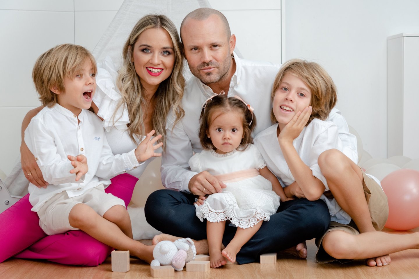 „Nenorėjau rinktis tarp darbo ir šeimos“, – sakė K.Kvašniova-Yague, su vyru Jesusu Madrideauginantys tris vaikus: Marcosą, Adrianą ir Emmą.