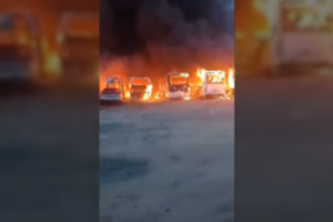 Prie Maskvos kilo didžiulis gaisras: sudegė daugiau kaip 30 automobilių