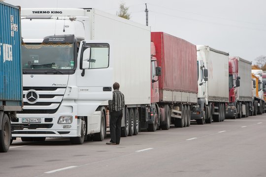 Įspėja dėl draudimų Lenkijoje: vėl išaugs krovinių srautai pasienyje.