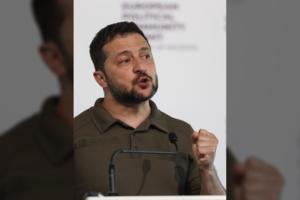 V. Zelenskis žada griežtai reaguoti į slėptuvės užrakinimą Kyjive: „Gali būti nokautas“