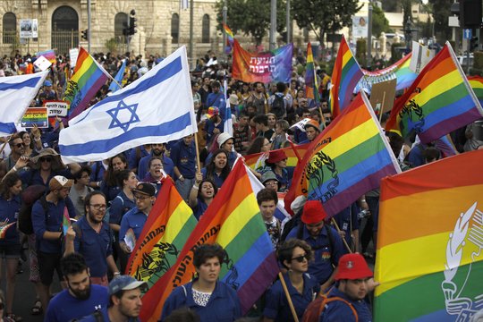 Lydint gausioms policijos pajėgoms, dešimtys tūkstančių žmonių ketvirtadienį Jeruzalėje dalyvavo kasmetinėse homoseksualų eitynėse už LGBTQ žmonių teises.