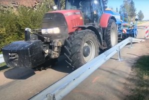 Raginama spręsti jau sistemine tapusią problemą: ūkininkai negali pasiekti laukų