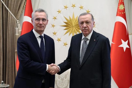 J. Stoltenbergas ir R. T. Erdoganas.