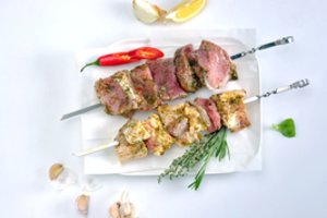 Grilio sezonui – tradicinio ir egzotiško skonio kepsniai