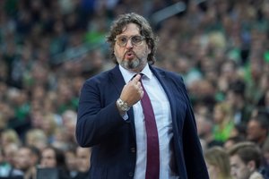 Skausmingu pralaimėjimu sezoną baigęs A. Trinchieri atsisveikino su „Bayern“ klubu