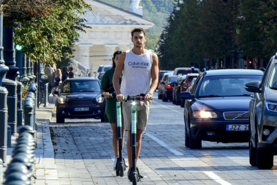 Lietuvoje valstybinės reikšmės kelių dangos daugiausia sausos.
