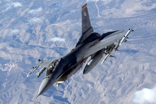 JAV naikintuvas F-16.