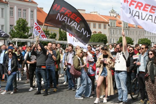 A.Navalną palaikantys protestuotojai Vilniuje.