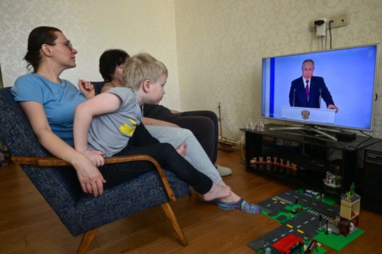 V. Putinas televizoriaus ekrane.