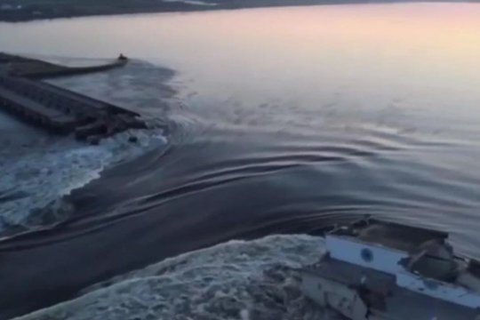  Rusija susprogdino Kachovkos hidroelektrinės užtvanką: paviešintas vaizdo įrašas, pranešama apie evakuaciją.