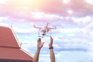 „Oro navigacija“ investuoja 2,5 mln. eurų: dronų naudotojai galės paprasčiau naudotis oro erdve