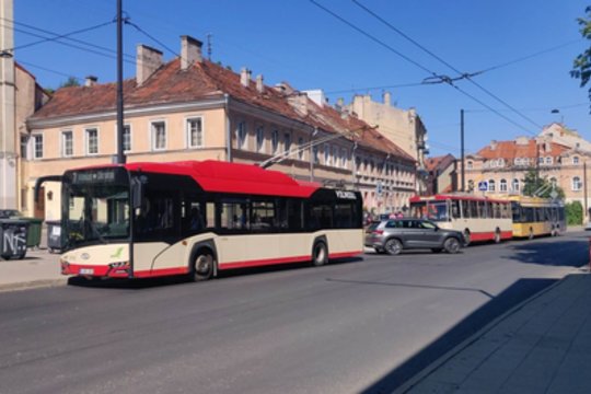 Vilniuje buvo nutraukti troleibusų tinklo laidai.