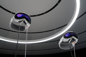 „Apple“ pristatė mišriosios realybės akinius „Vision Pro“